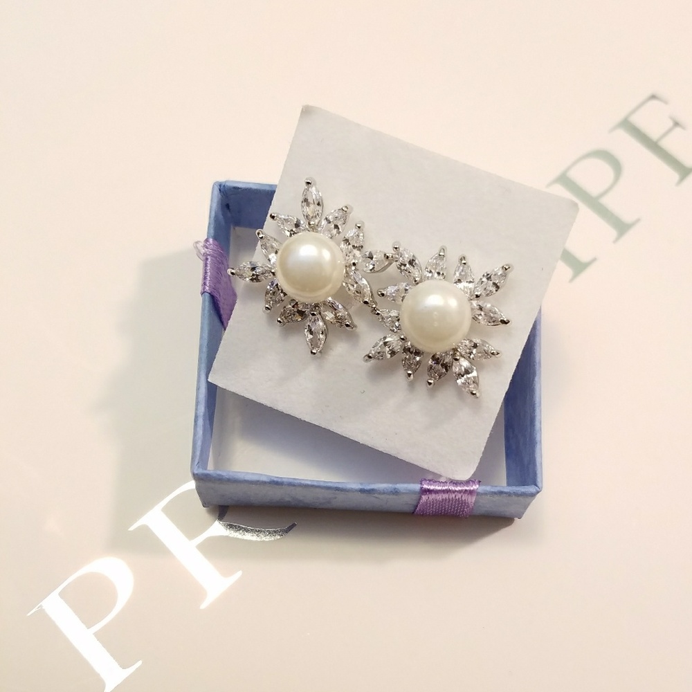 Crystal Snowflakes Pearl Stud Earrings
